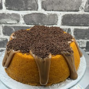 d9868252-ade8-43c1-b4bd-e063444a380c Bolo Vulcão